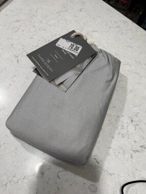 The THREADERY 1000 Thread Count Euro Sham
